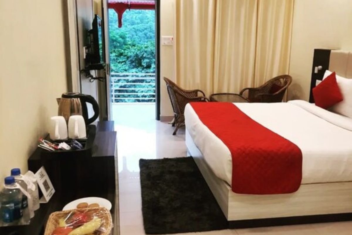 Deluxe Garden View with Balcony